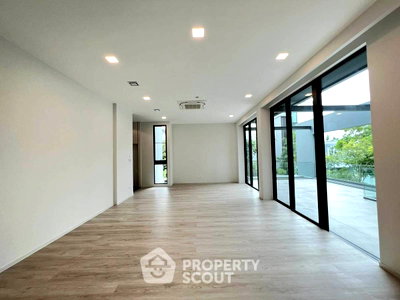 Houses for rent Bangkok : 4-BR 421 Sqm House For Rent At Vive Krungthep Kreetha (ID 3307261)