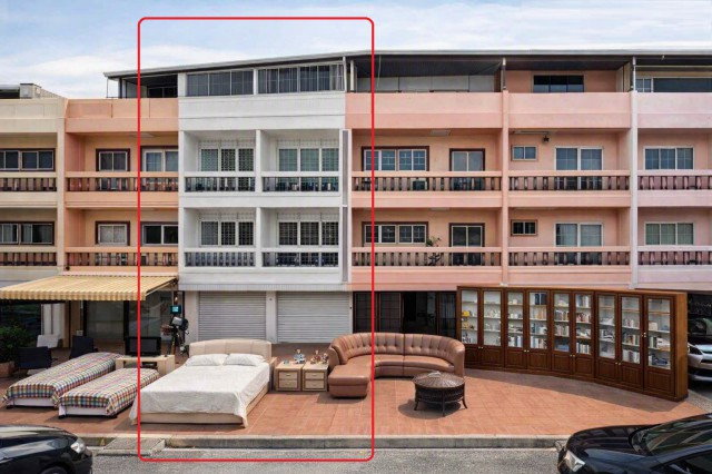 picture Samitivej Chonburi Hospital 1.21 km. on Phraya Satcha Road this 2-unit 3-story commercial building o           - 1/8