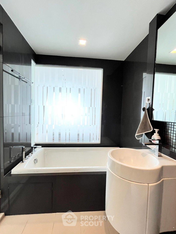 picture 2-BR Condo at Rhythm Sathorn near BTS Saphan Taksin (ID 3309516) - 5/15