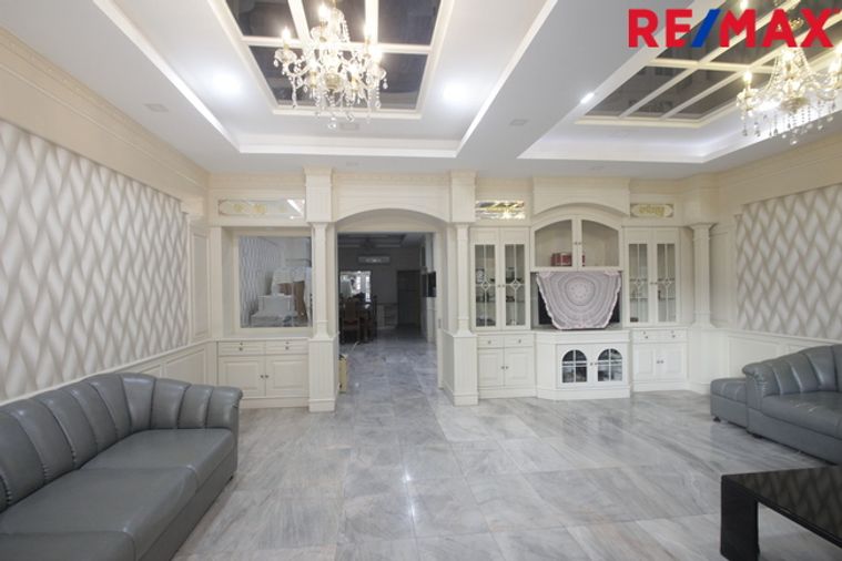 4-bed townhouse for sale, 258 sqm, 27 sq wah, Paradise Villa