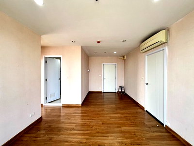 ขายคอนโด : 💥รหัส TTTP360567S💥 📢📢For Sale The Tree Interchange (2 Bed 58 ตร.ม/4.90 ล้าน) ชั้น 36 ติดเกตเวย์/ใกล้ MRT สนใจ Line ID: @atfirm