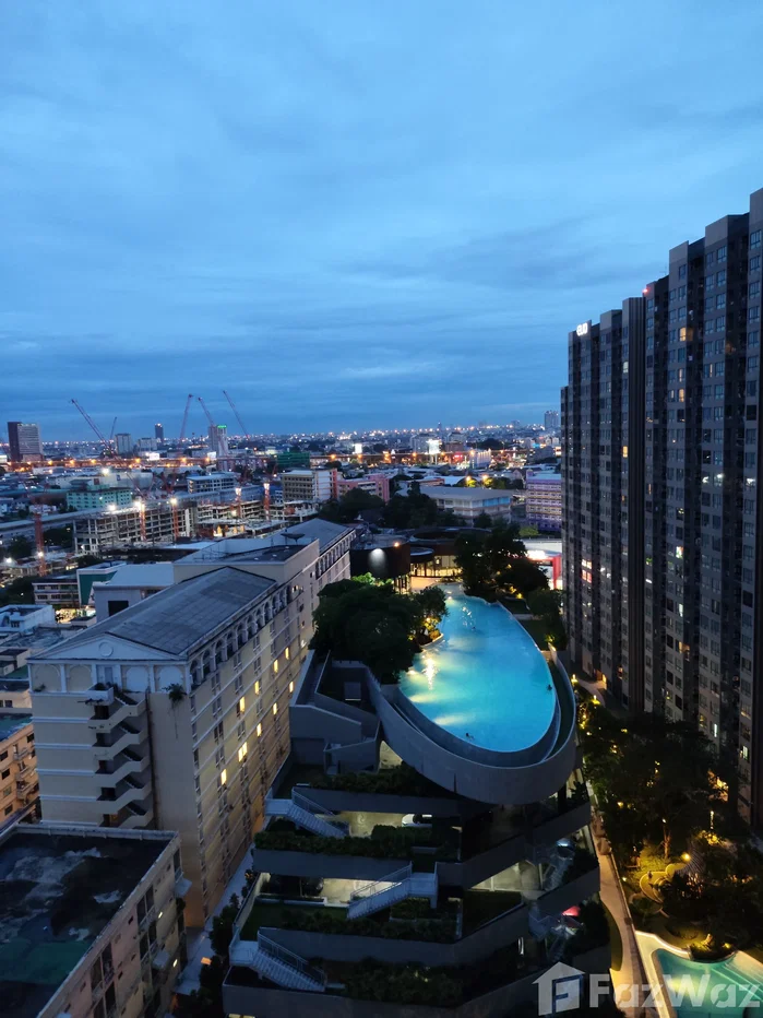 picture Urban convenience with massive nature-inspired common ground 6736689 - 16/16
