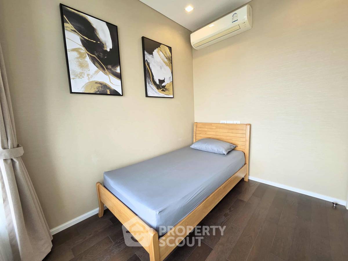 picture 39th-Floor 2-BR The Saint Residences 100m To MRT Phahon Yothin (ID 2411558) - 2/5