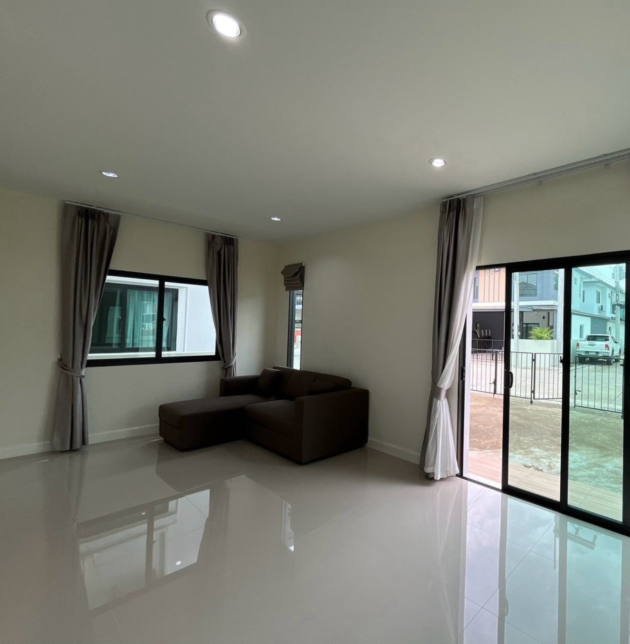 รูป 🏡🔥 ด่วน! ให้เช่า บ้านเดี่ยว 2 ชั้น CPN นิน วงแหวน–ลำลูกกา คลอง 6 4 ห้องนอน 3 ห้องน้ำเฟอร์นิเจอร์และเครื่องใช้ไฟฟ้าบางส่วน เดินทางสะดวก - รูปที่ 2/8
