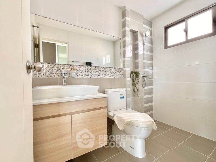 รูป บ้าน 4 ห้องนอน เลี้ยงสัตว์ได้ แกรนด์ วัลเล่ สุขุมวิท-เลี่ยงหนองมน (ID 3307678) - รูปที่ 15/17
