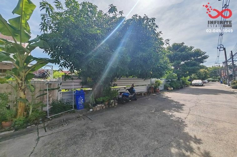 Land for sale, 790 sq wah, Lak Si