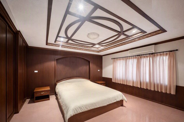 picture Samitivej Chonburi Hospital 1.21 km. on Phraya Satcha Road this 2-unit 3-story commercial building o           - 3/8