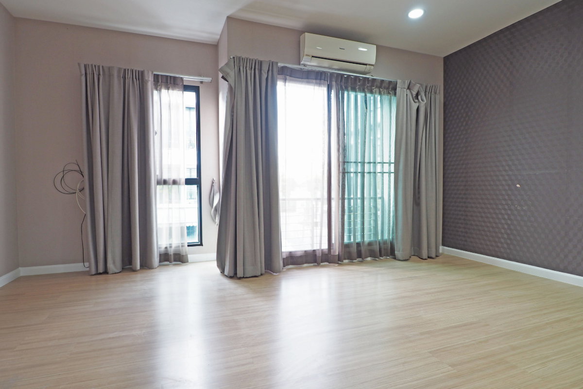 รูป ขาย ทาวน์โฮม 3 ชั้น บ้านกลางเมือง พระราม9-รามคำแหง ติดสวนสาธารณะ หลังมุม - รูปที่ 7/11