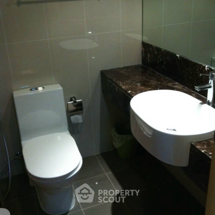 picture 100m From BTS Asoke | 1-BR Condo At Le Cote Sukhumvit 14 (ID 3302359) - 4/4