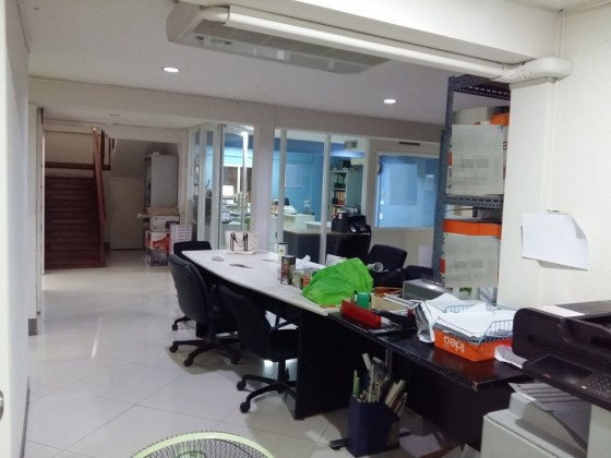 รูป ให้เช่าบ้านเดี่ยว / โฮมออฟฟิศ 2 ชั้น ซอยลาดพร้าว เข้าซอย 20 เมตร ติด MRTลาดพร้าว 20 เมตร เดินได้ ออกจาก MRT ถึงเลย / จอดรถ 8-10 คัน / จดบริษัทได้ - รูปที่ 13/13