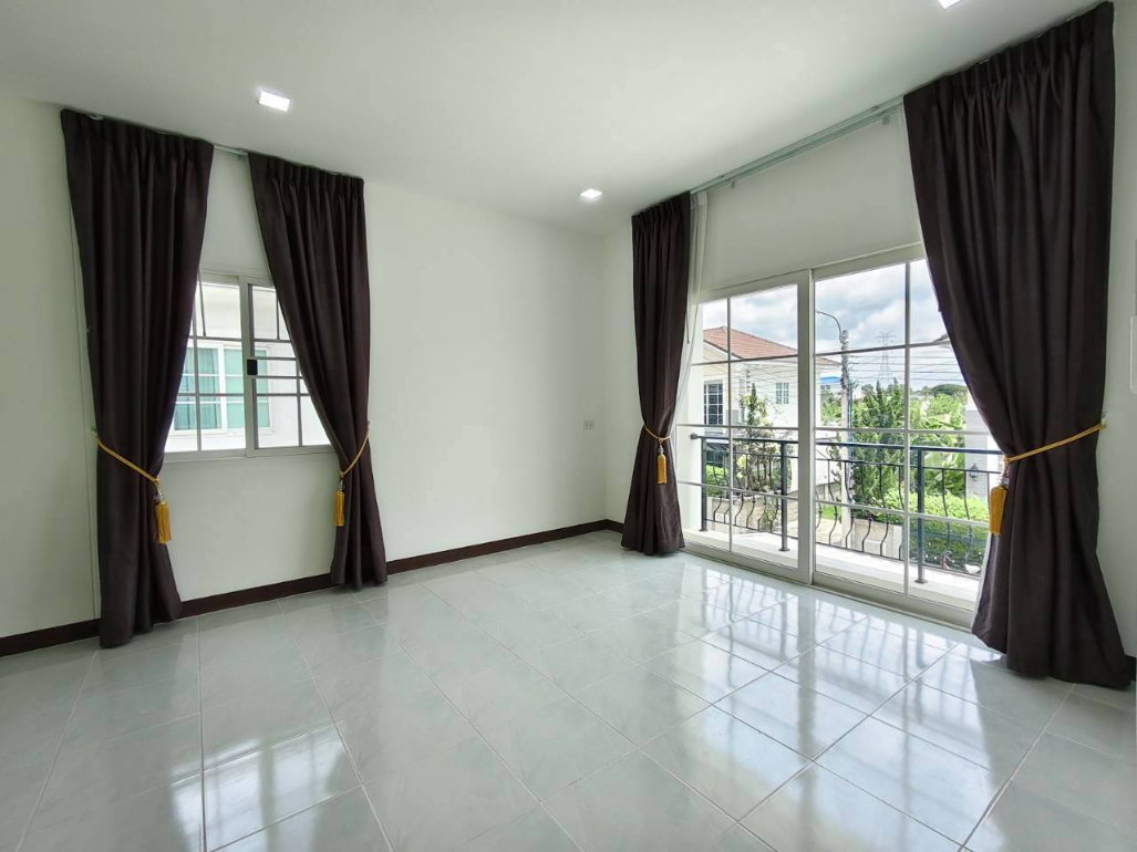 รูป ขายด่วน บ้านสวย Golden Neo บางนา-สวนหลวง 4 ห้องนอน 3ห้องน้ำ 2ห้องครัว 2 จอดรถ เพียง 5.2 ลบ. - รูปที่ 13/20