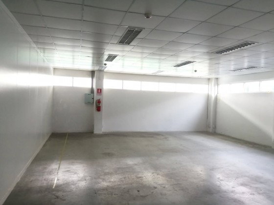 รูป ให้เช่าโรงงาน โกดัง / อยู่ในนิคมอุตสาหกรรมบางชัน มีนบุรี / ถนนเสรีไทย / ซอยเสรีไทย 54 / มีพื้นที่ 960 ตารางเมตร และ 1200 ตารางเมตร / ทำโรงงานได้ - รูปที่ 8/17
