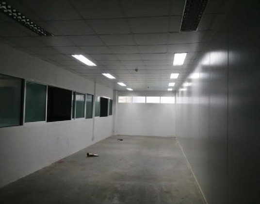 รูป ให้เช่าโรงงาน โกดัง / อยู่ในนิคมอุตสาหกรรมบางชัน มีนบุรี / ถนนเสรีไทย / ซอยเสรีไทย 54 / มีพื้นที่ 960 ตารางเมตร และ 1200 ตารางเมตร / ทำโรงงานได้ - รูปที่ 9/17