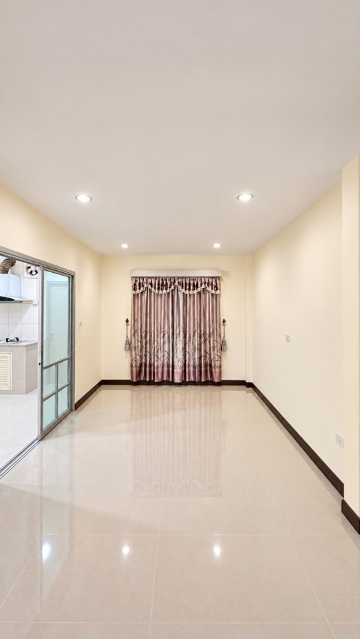 picture ðĄ Corner Semi-Detached House for Sale | 6 Beds, 5 Baths | Large Plot 107 Sq.wah - 8/12