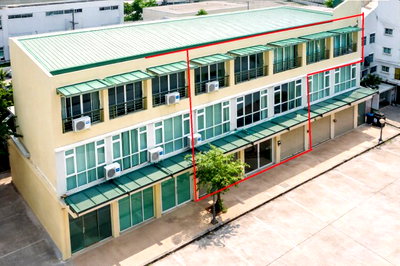 Shophouses for rent Asian Institute of Technology (AIT) : 			KhlongThom Market 400m. TaladThai KhlongLuang MueangMai   4 office rooms and 5 bath. 324 sq.m.          