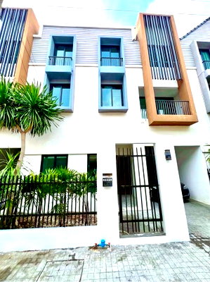 Townhouses for rent Save one Go Srisamarn : Thailand Townhouse for rent 3 bedroom 19 Square Wa 21999 THB per month.