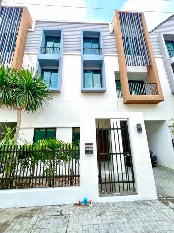 picture Thailand Townhouse for rent 3 bedroom 19 Square Wa 21999 THB per month. - 1/8