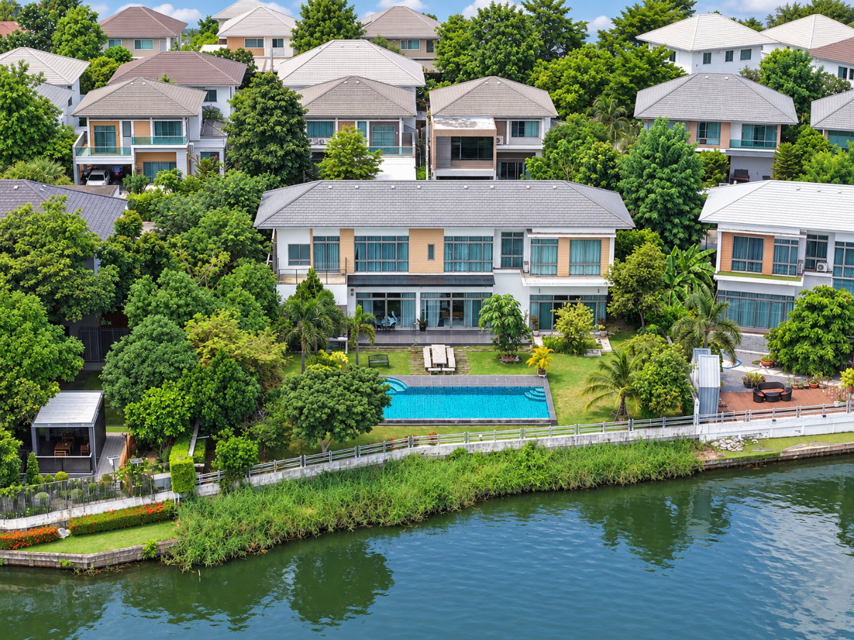 รูป ขายบ้านริมทะเลสาบ Perfect Masterpiece Lakeside (297.6 ตร.ว.) บรรยากาศส่วนตัว สไตล์รีสอร์ท - รูปที่ 2/68