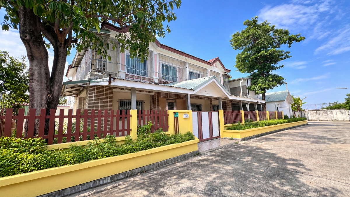 picture ðĄ Corner Semi-Detached House for Sale | 6 Beds, 5 Baths | Large Plot 107 Sq.wah - 1/12