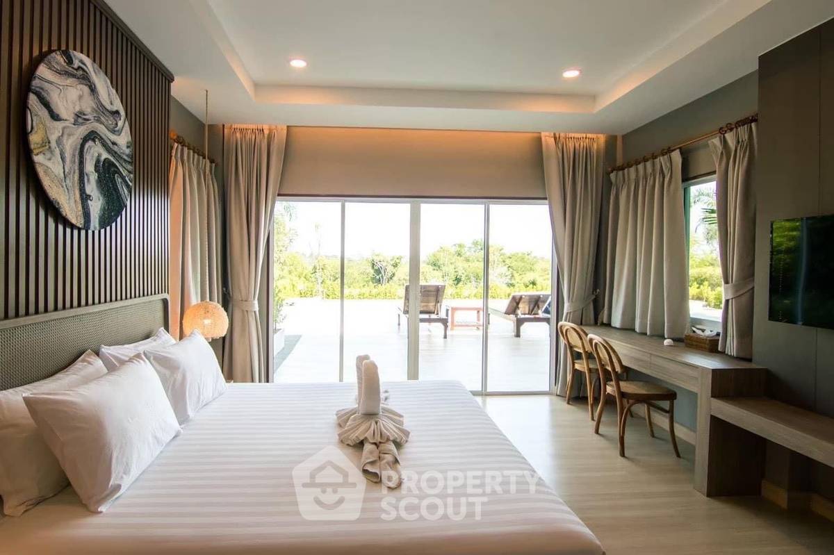 picture 330 Sqm 4-BR Pet-Friendly SeaRidge Hua Hin Condo (ID 1750614) - 4/22