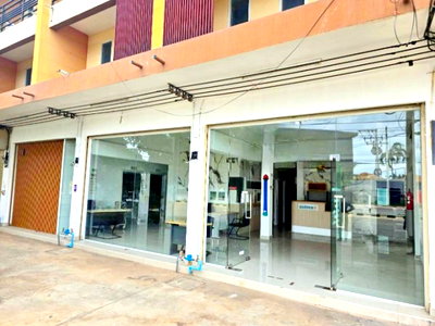 Shophouses for rent King Mongkuts University of Technology Thonburi Ratchaburi  : 			Daruna Ratchaburi Inter Sch 600m Ratchaburi Hospital 1.7km  Rent 49,999Baht/month. Robinson Ratchabu          