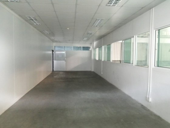รูป ให้เช่าโรงงาน โกดัง / อยู่ในนิคมอุตสาหกรรมบางชัน มีนบุรี / ถนนเสรีไทย / ซอยเสรีไทย 54 / มีพื้นที่ 960 ตารางเมตร และ 1200 ตารางเมตร / ทำโรงงานได้ - รูปที่ 14/17