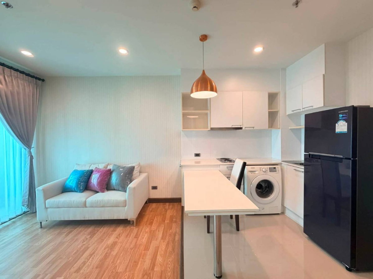 ให้เช่า คอนโด The Rise Residence 1ห้องนอน ห้องใหม่ ไม่เคยเข้าอยู่ ขนาด 35.2 ตร.ม. ชั้น 26 ทิศใต้ เช่า 13,000 บาท/เดือน โทร 082-4426354 ไนซ์