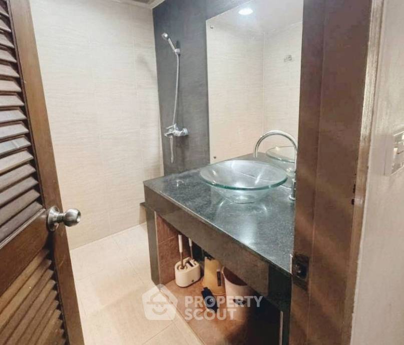 รูป คอนโด 1-ห้องนอน ที่ สุขุมวิท สวีท คอนโดมิเนียม ใกล้ BTS นานา (ID 3239274) - รูปที่ 8/10