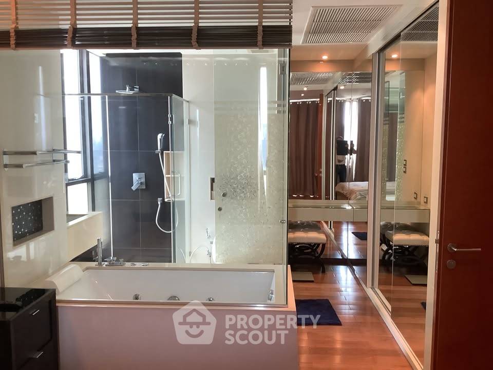 picture 2-BR Condo at The Address Sukhumvit 28 near BTS Phrom Phong (ID 3313018) - 2/8