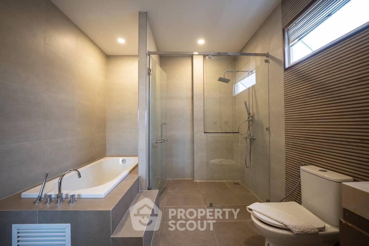 picture 330 Sqm 4-BR Pet-Friendly SeaRidge Hua Hin Condo (ID 1750614) - 10/22