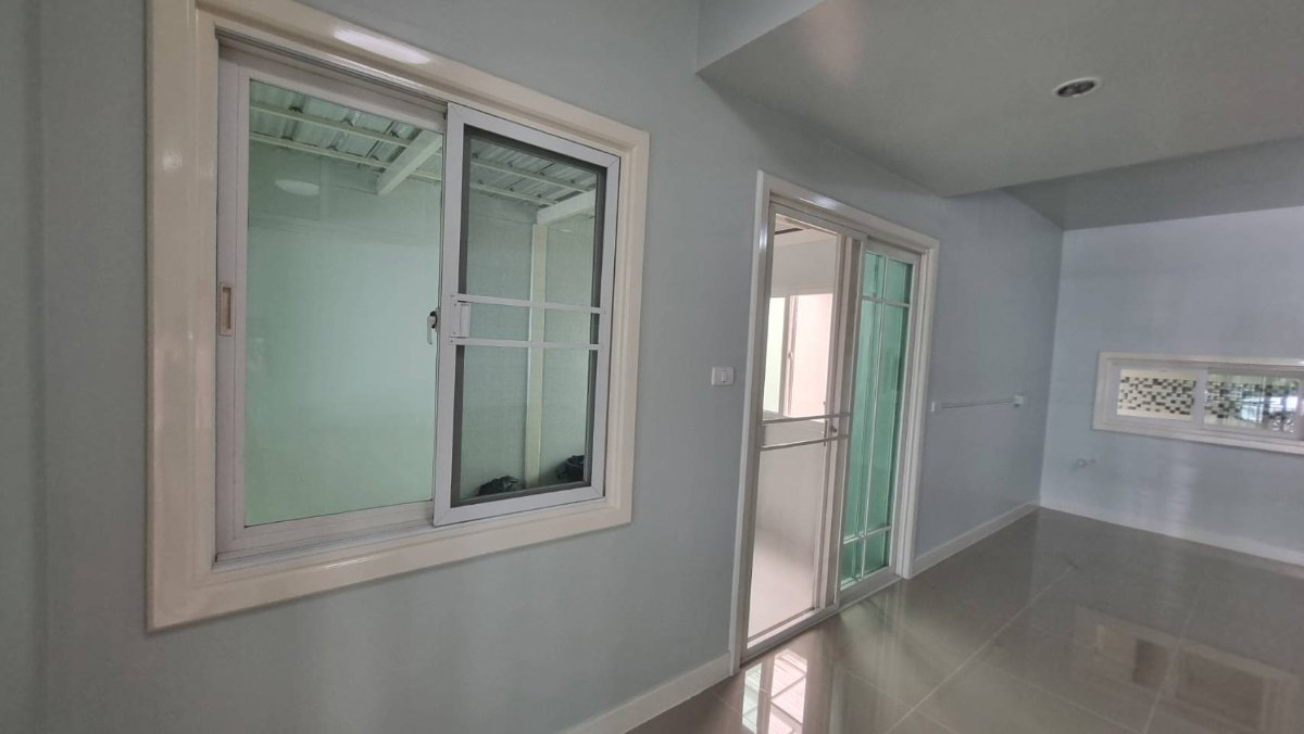 รูป ขายด่วนบ้านแฝดสไตล์บ้านเดี่ยว พร้อมเข้าอยู่ - รูปที่ 6/24