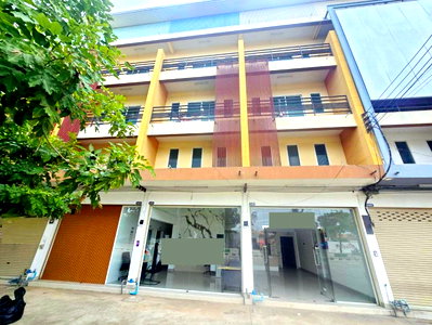 Shophouses for rent King Mongkuts University of Technology Thonburi Ratchaburi  : 			Ratchaburi Hospital 1.7km  3-unit commercial building 6bed  Daruna Ratchaburi Inter Sch 600m Robinso          