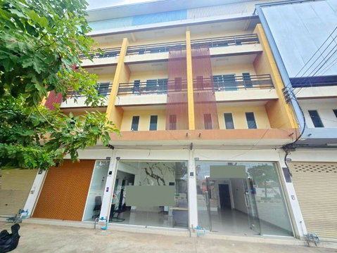 โรบินสัน ราชบุรี 1.98 กม. อาคารพาณิชย์ 3 คูหา 6 นอน รร.ดรุณาราชบุรีวิเทศศึกษา 600 ม. รพ.ราชบุรี 1.7 กม. 6 น้ำ 73 ตร.ว 516 ตร.ม. ตลาดวรากร