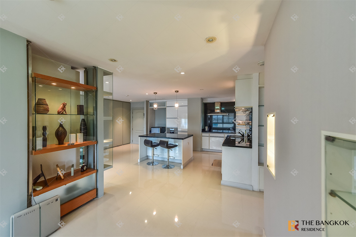 picture Lumpini Suite Ratchada-Rama 3 Ready-to-move-in Condo, Central City Location - 5/10