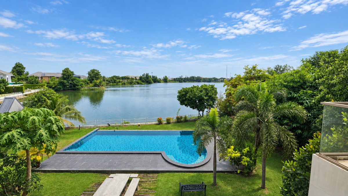 รูป ขายบ้านริมทะเลสาบ Perfect Masterpiece Lakeside (297.6 ตร.ว.) บรรยากาศส่วนตัว สไตล์รีสอร์ท - รูปที่ 9/68