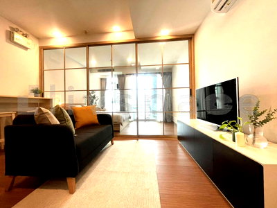 Condos for rent : ▚ L00CECツ FOR RENT Nusasiri Grand Studio 42sqm Partitioned Bedroom Newly Renovated Train View Direct BTS Ekkamai✨