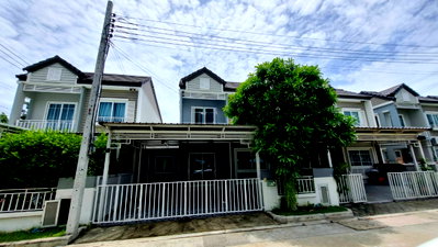 บ้านแฝด นนทบุรี : ขายด่วนบ้านแฝดสไตล์บ้านเดี่ยว พร้อมเข้าอยู่ 