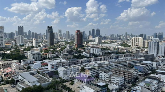 Condo for sale Supalai Lite Ratchada–Narathiwas. 57 sq.m. 10 minutes from Sathorn rd. Sale 4.99 MB.