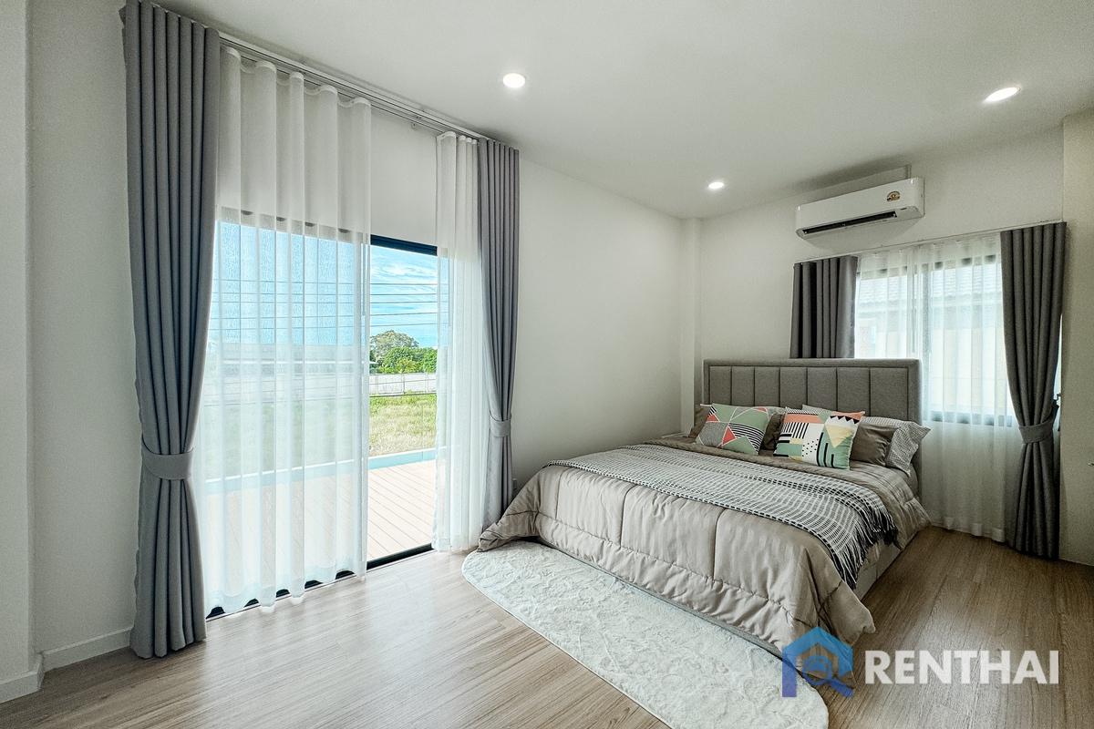 picture Spacious Pool Villa on a Large Corner Plot - 15/25