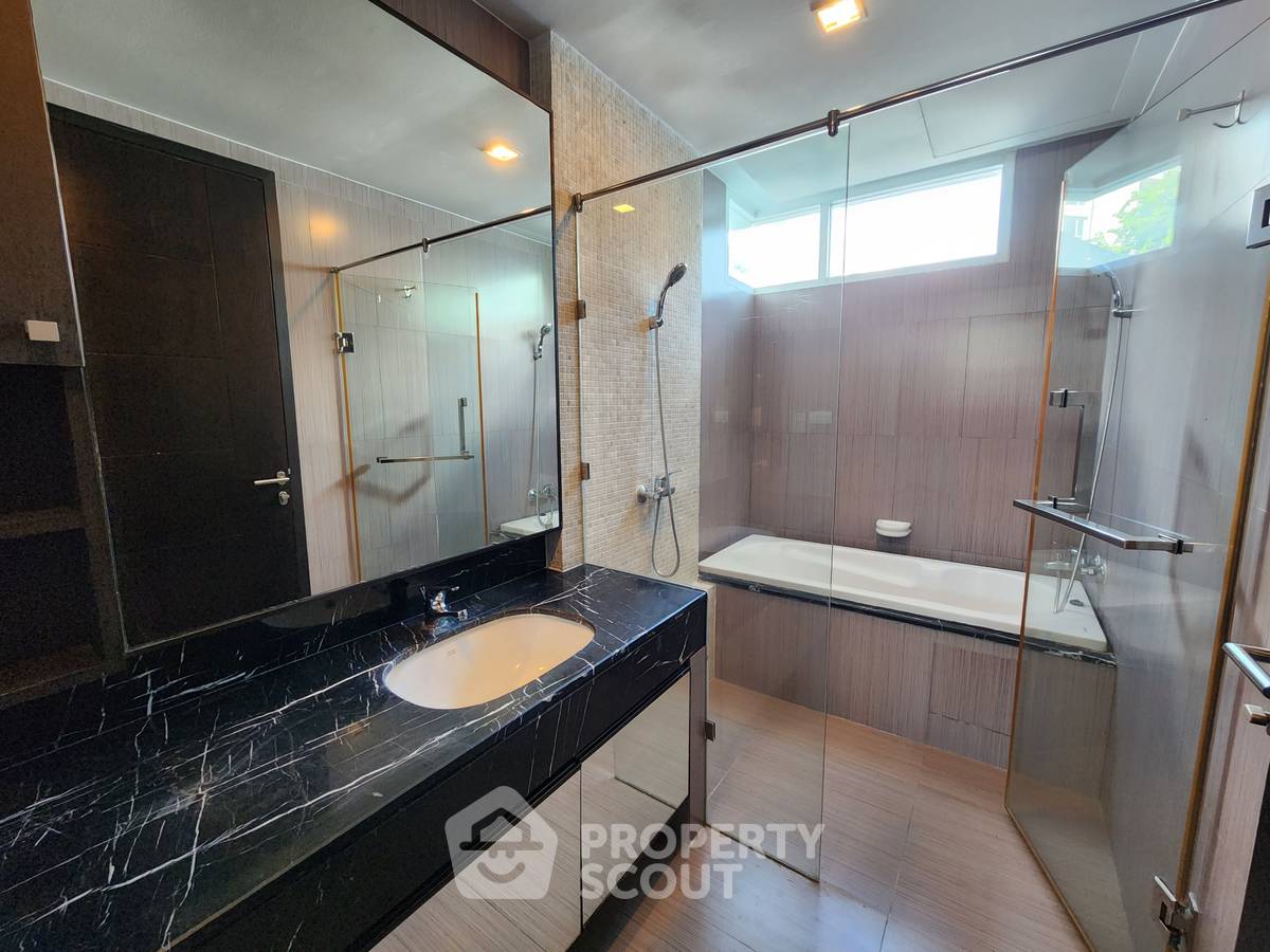 picture Spacious 2-BR 113 Sqm At Villa Sikhara Condominium, Phrom Phong (ID 1630733) - 11/14