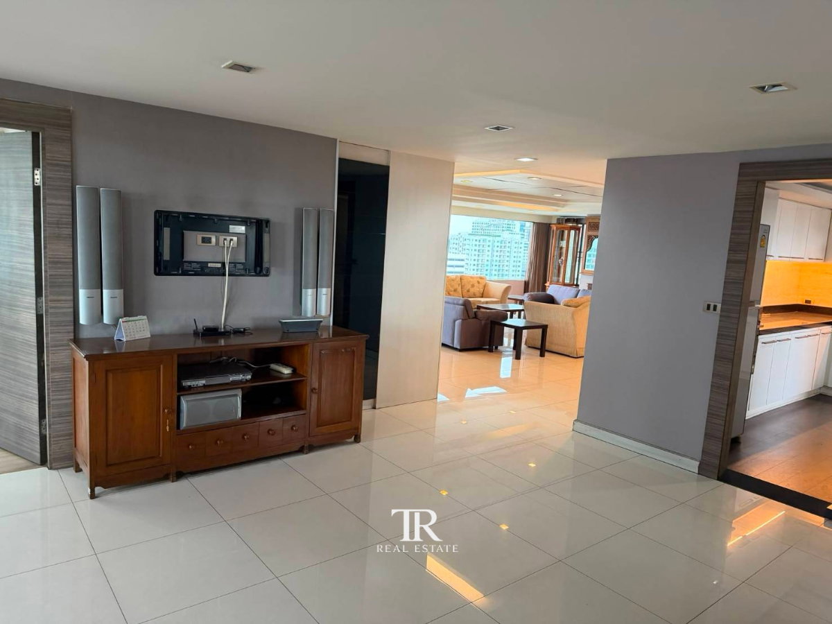 รูป ให้เช่าคอนโด ลิเบอร์ตี้ พาร์ค | 3 ห้องนอน | 3 ห้องน้ำ | 240 ตร.ม. | สุขุมวิท 23 | 💰 70,000 บาท/เดือน | LINE: @944hjngx | รหัสอ้างอิง: UE0080 - รูปที่ 9/11