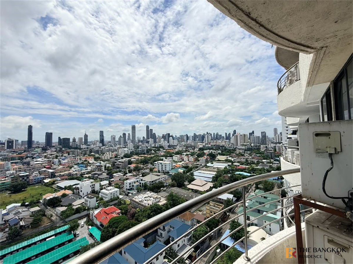 picture Supalai Place Sukhumvit 39 Popular units sell out fast - 9/10