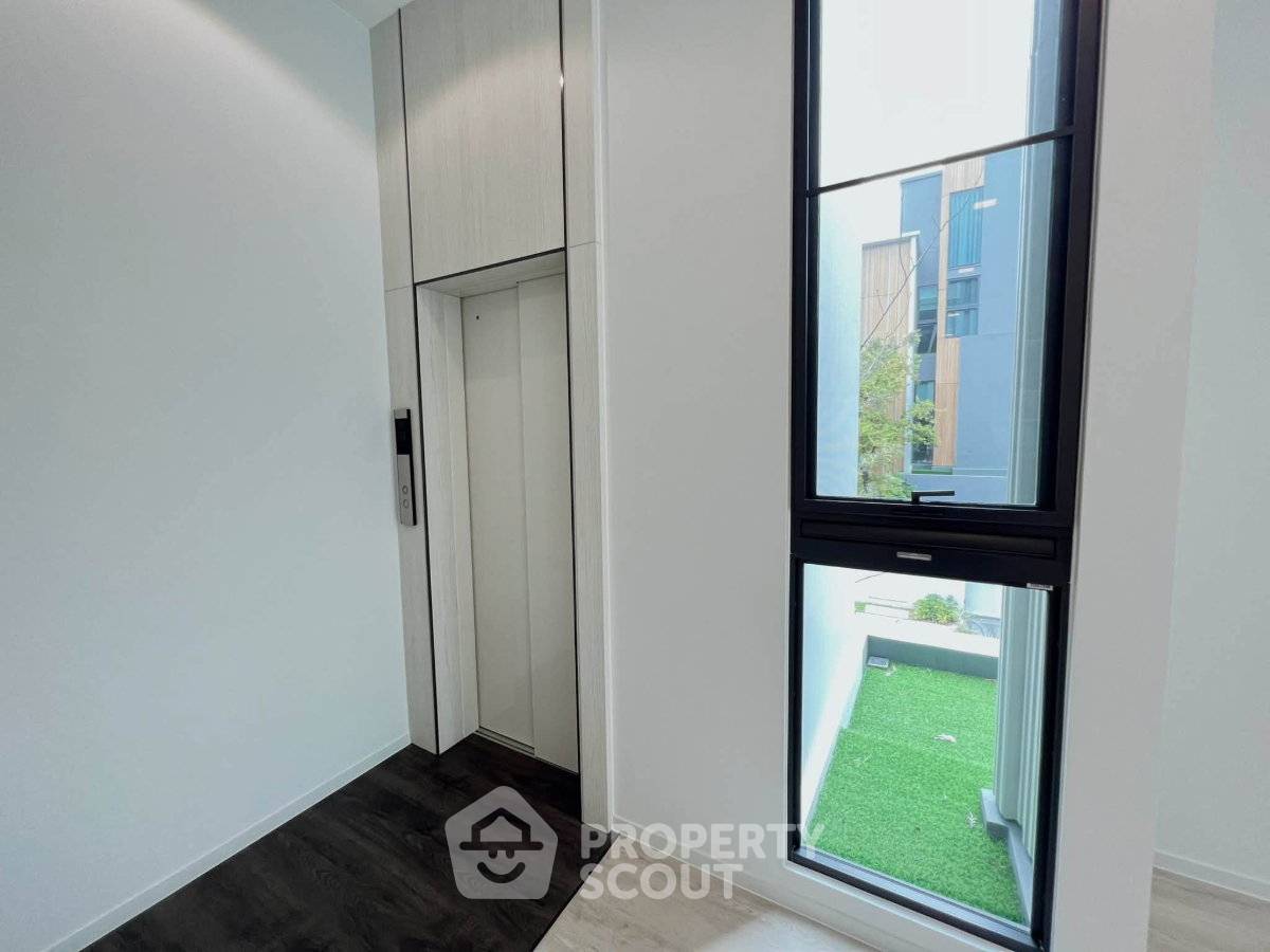 รูป บ้าน 4-ห้องนอน ที่ วีเว่ กรุงเทพกรีฑา ใกล้ กรุงเทพกรีฑา (ID 3299228) - รูปที่ 7/30