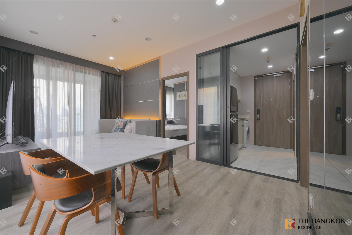 picture Ideo Mobi Asoke Comfortable and Ready to Move-in near MRT Phetchaburi Station - 1/10