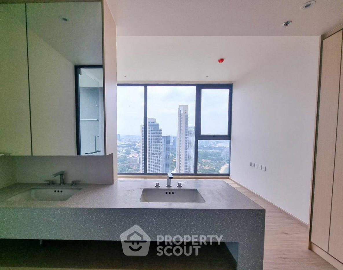 picture 41st-Floor 2-BR Condo, 80 Sqm At AROM WONGAMAT (ID 2876661) - 2/8
