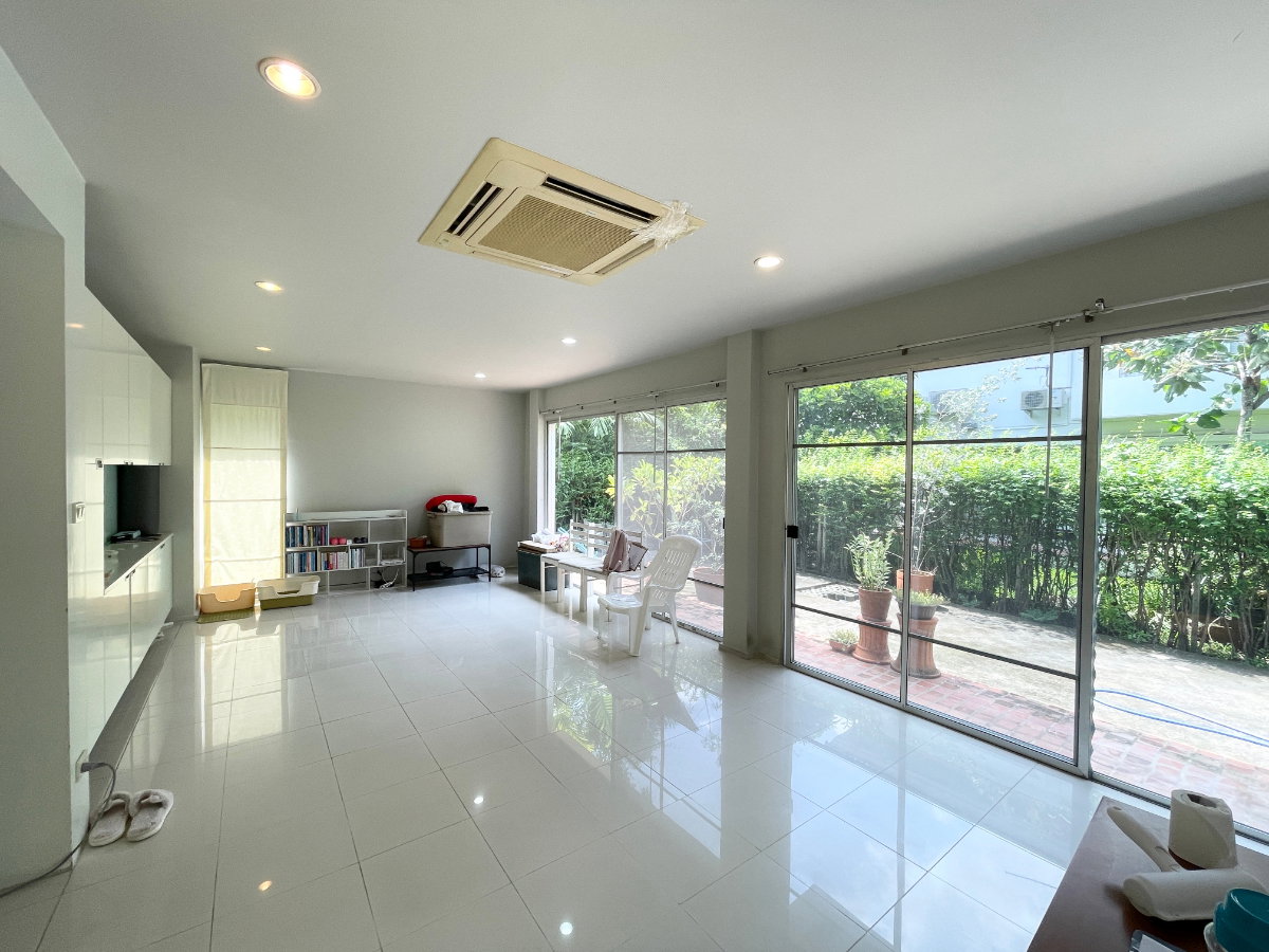 รูป ขายบ้านเดี่ยว Noble GEO Watcharapol | ที่ดิน 54.5 ตร.ว. | 224 ตร.ม. | 3 ห้องนอน | Built-in ทั้งหลัง | ทำเลวัชรพล–บางเขน - รูปที่ 3/25