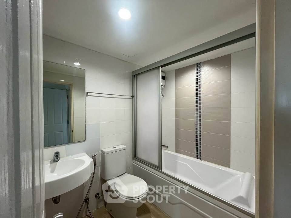 picture 2-BR Condo at Lumpini Place Rama 9–Ratchada near MRT Phra Ram 9 (ID 3312293) - 13/29