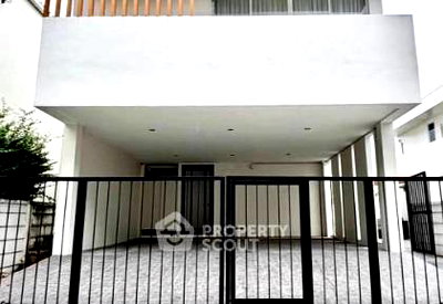 Houses for rent Bangkok : 4-BR House at Courtyard Villa Rama 9 - Wongwaen close to Suvarnabhumi Airport (ID 3306507)