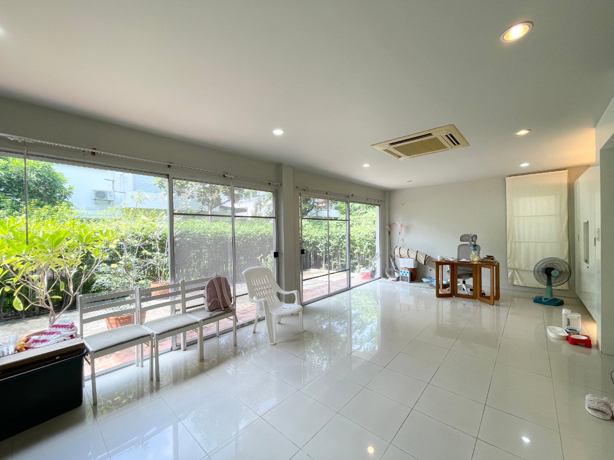 รูป ขายบ้านเดี่ยว Noble GEO Watcharapol | ที่ดิน 54.5 ตร.ว. | 224 ตร.ม. | 3 ห้องนอน | Built-in ทั้งหลัง | ทำเลวัชรพล–บางเขน - รูปที่ 4/25