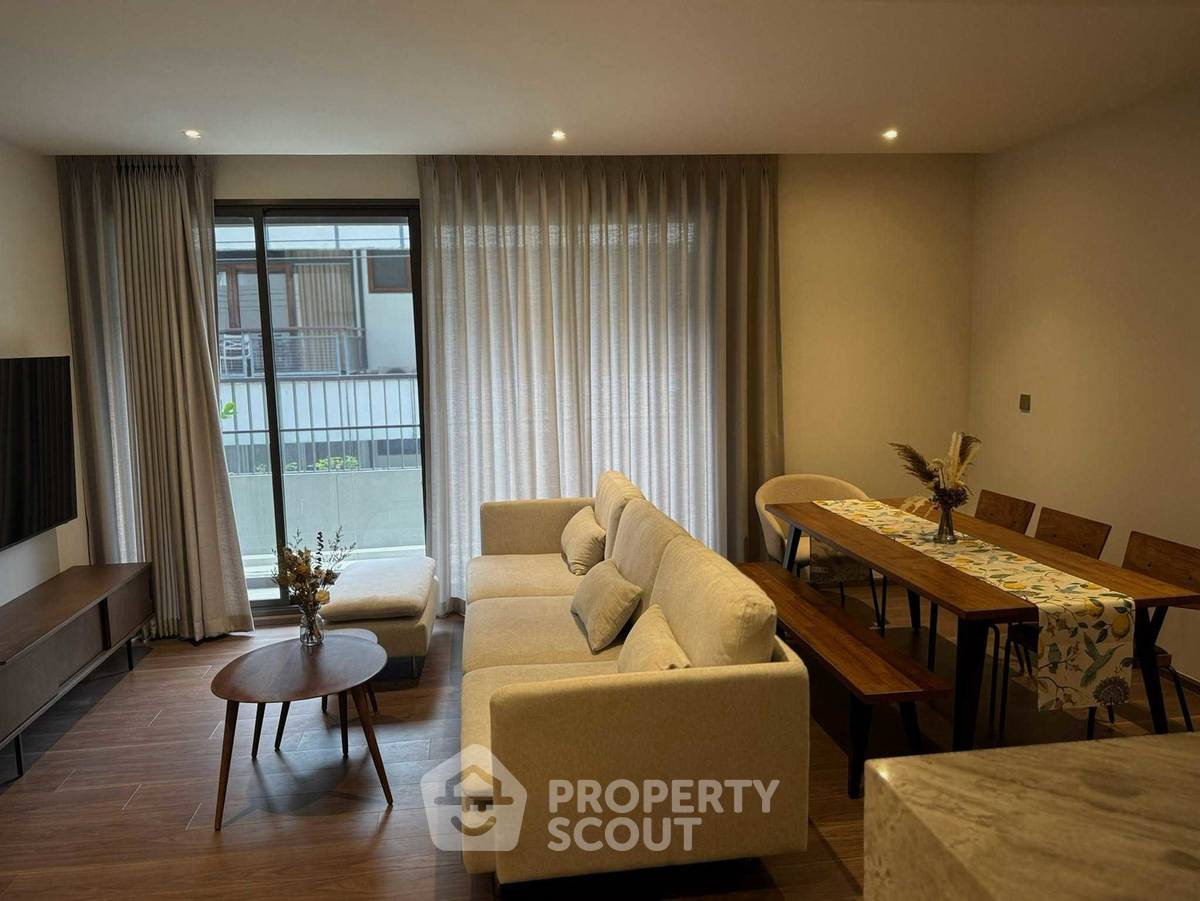 picture Pet-Friendly 2-BR Condo At Via 61 Near BTS Ekkamai (ID 3311957) - 1/14